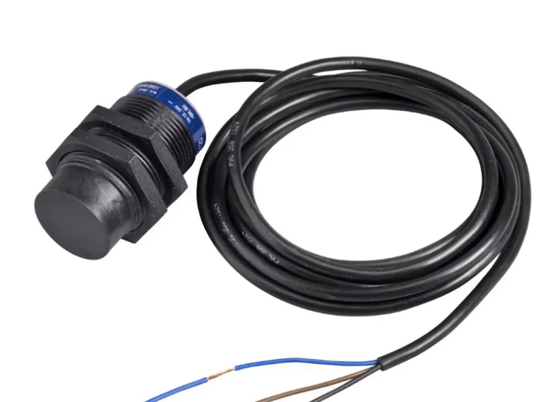 XS4P30AB110 XS4P30AB120 Индуктивный аналоговый датчик приближения Schneider новое высокое