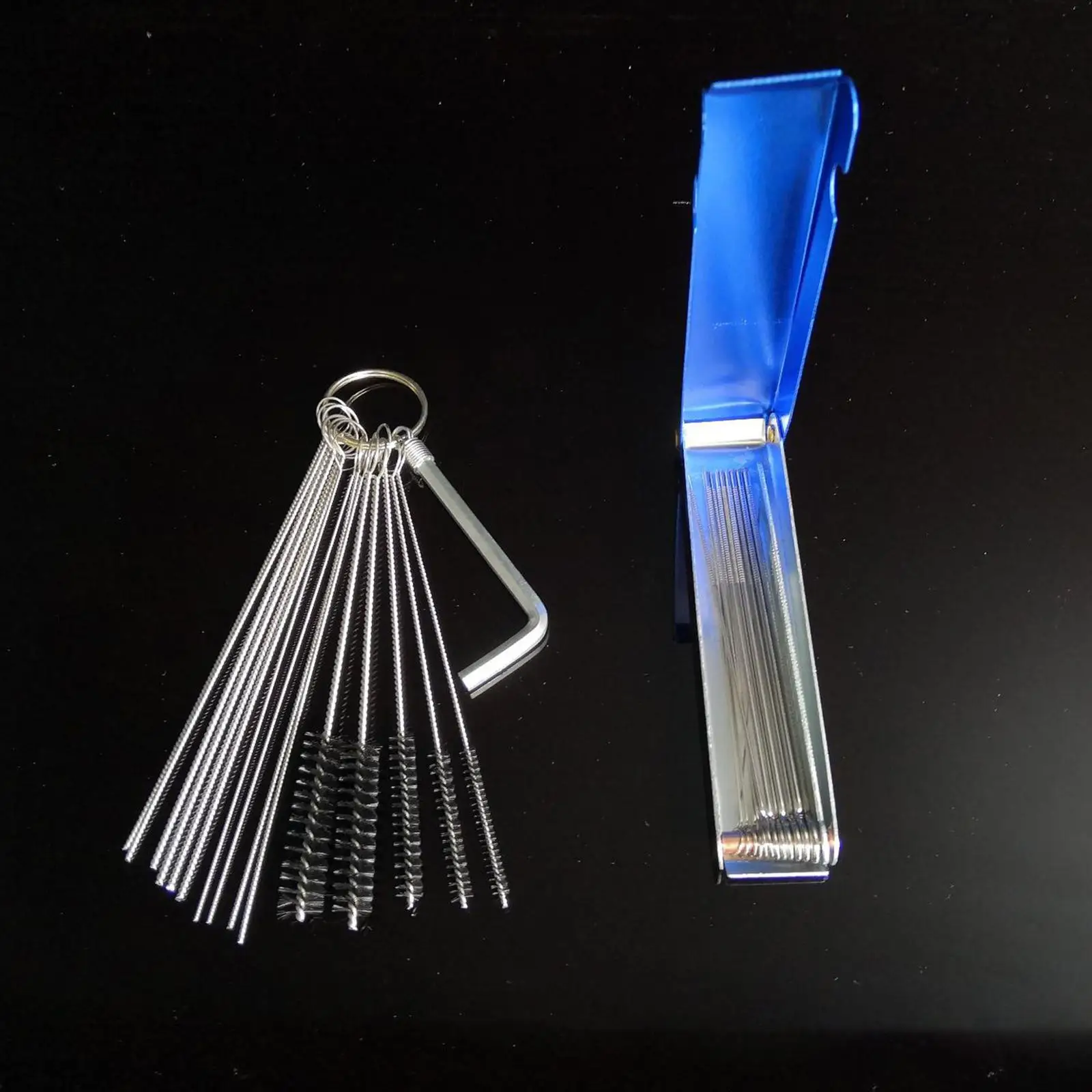 

Очиститель инструмента и щетки для очистки сварочных насадок, разбрызгивателей и насадок для душа