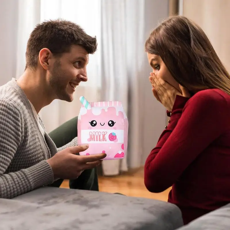 Фото Мягкая игрушка с клубничным молоком, мягкая игрушка, очень удобная в удержании, не деформируется при вытягивании для стола, спальни, детской комнаты, дивана №2