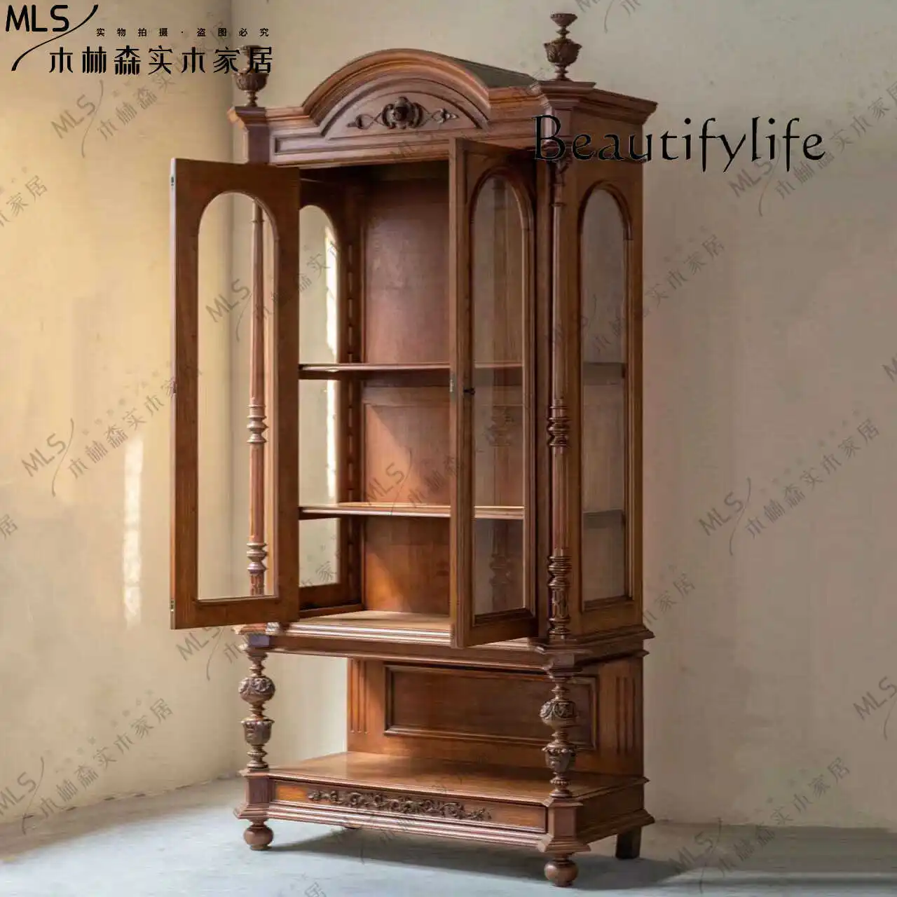 Деревянный резной однодверный небольшой шкаф в американском стиле стеклянный