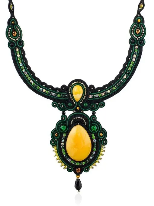 Нарядное плоское колье «Индия» с натуральным медовым янтарём