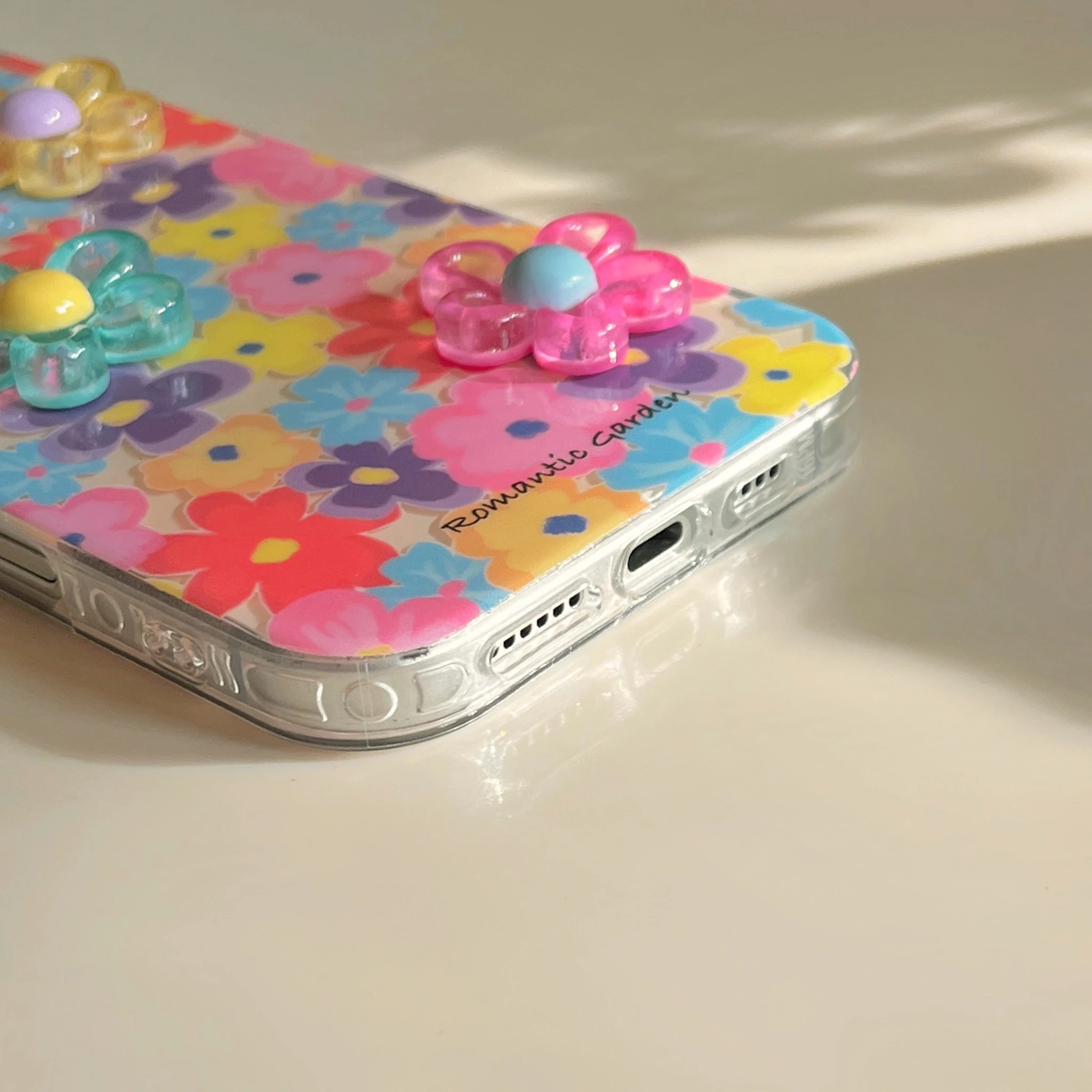 Чехол для телефона с 3D красивыми яркими маленькими цветами iphone 16 Pro Max 15 14 13