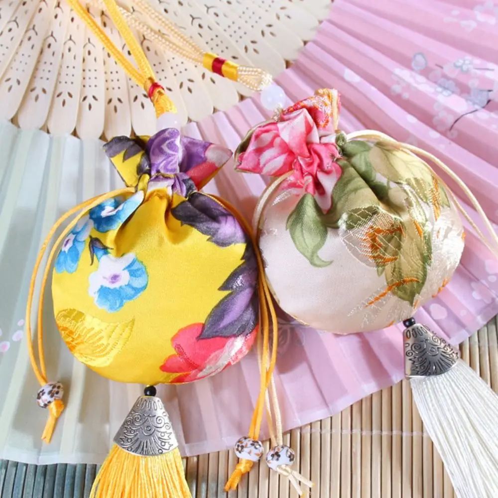 

Gift Portable Car Ornaments Lotus Tassel Antique Jewelry Bag Embroidery Bag Chinese Style Sachet Bedroom Decoration