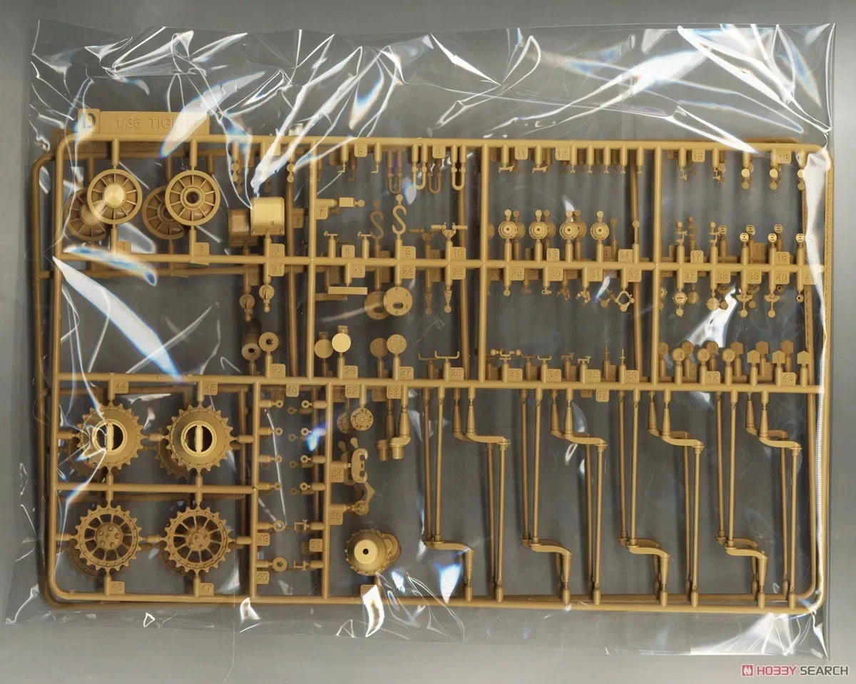 Rye Field 5075 Масштаб 1:35 Tiger I 100 #   Набор для сборки пластиковой модели танка ранней моделировки 1943 года (art.: 3920dc86ab100) - 3920dc86ab100