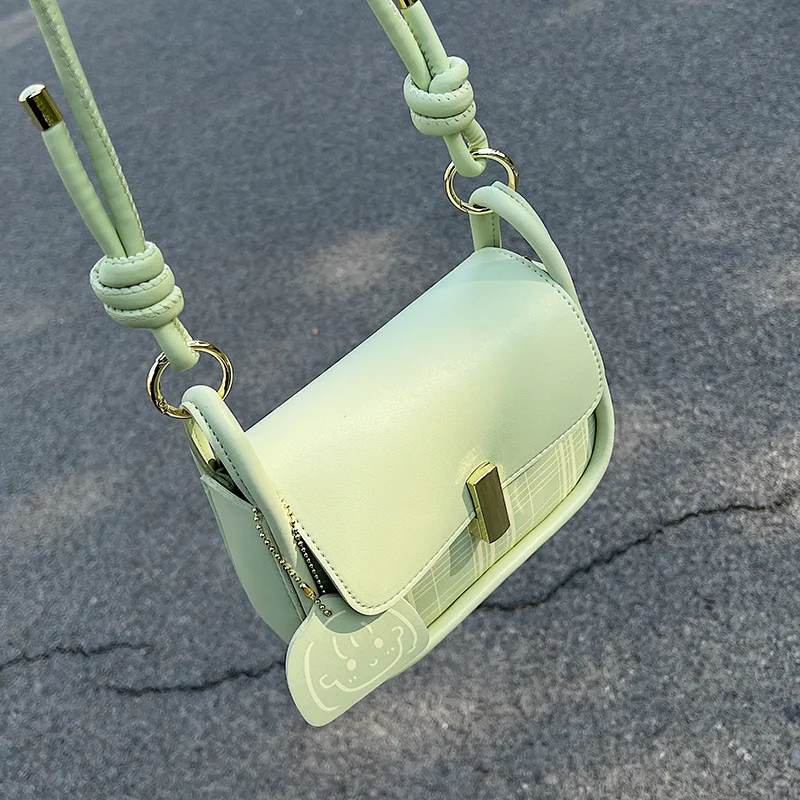 

Новинка лета 2022, универсальная нишевая дизайнерская Высококачественная текстурная сумка-мессенджер на одно плечо в Корейском стиле, маленькая квадратная сумка