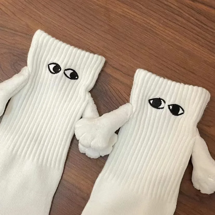 

TikTok Hot-selling Solid Color Magnetic Attraction Sports Socks, Couple Socks, White Mid-Calf Socks, Personalized Versatile