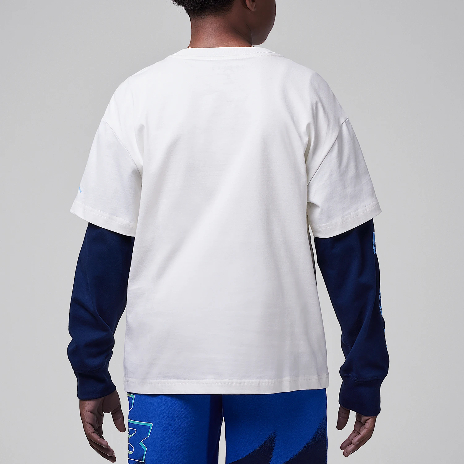 Фото Оригинальная детская футболка Nike JORDAN с круглым вырезом и свободными длинными рукавами с принтом HV1599-133 №2