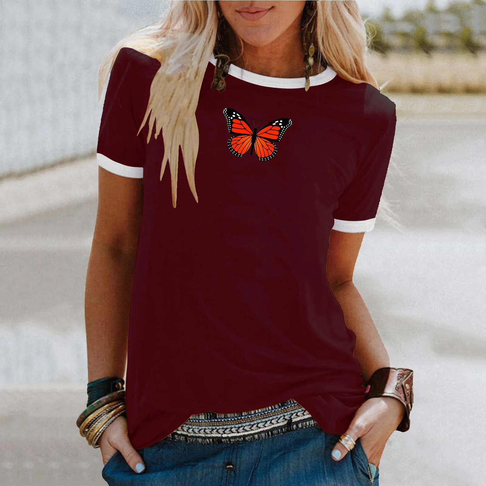 

Женская футболка с круглым вырезом, коротким рукавом и принтом бабочек