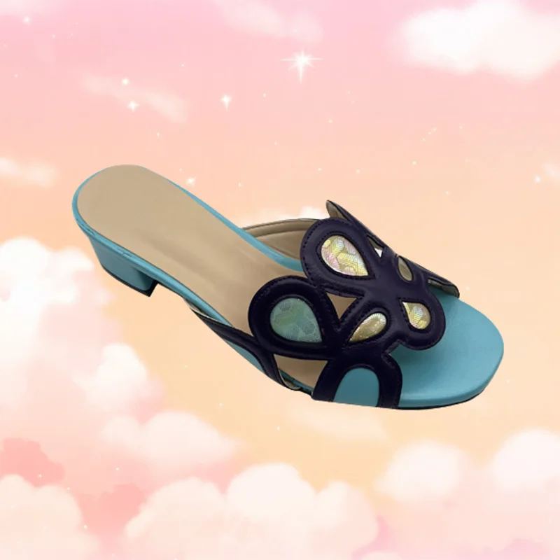 Босоножки женские на низком каблуке роскошные сандалии с украшением в виде