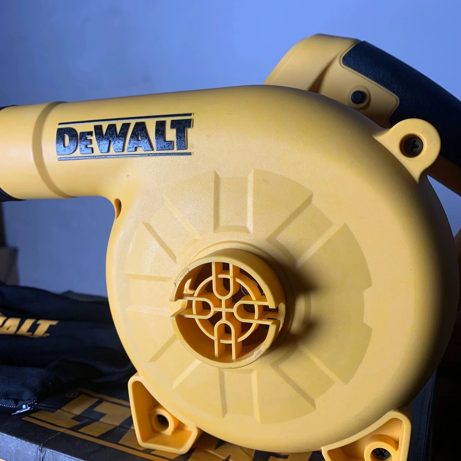 DEWALT DWB6800-B1 Blower 800 Вт