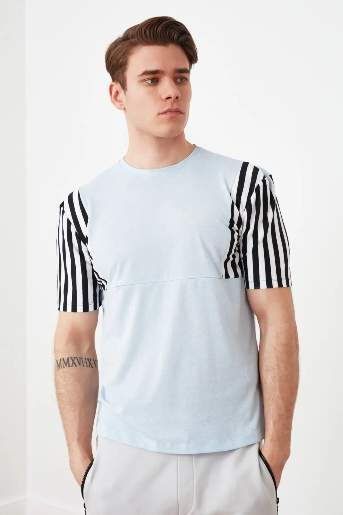 

Trendyol Men 'S Regular Fit Cycling Neck Short-Sleeve T-Shirt TMNSS21TS1905