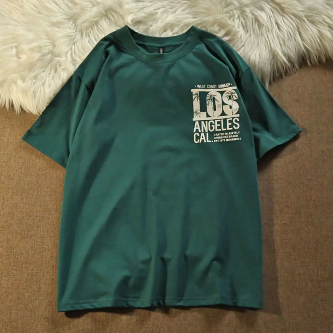 Темно-зеленая летняя футболка с принтом американского кокосового дерева