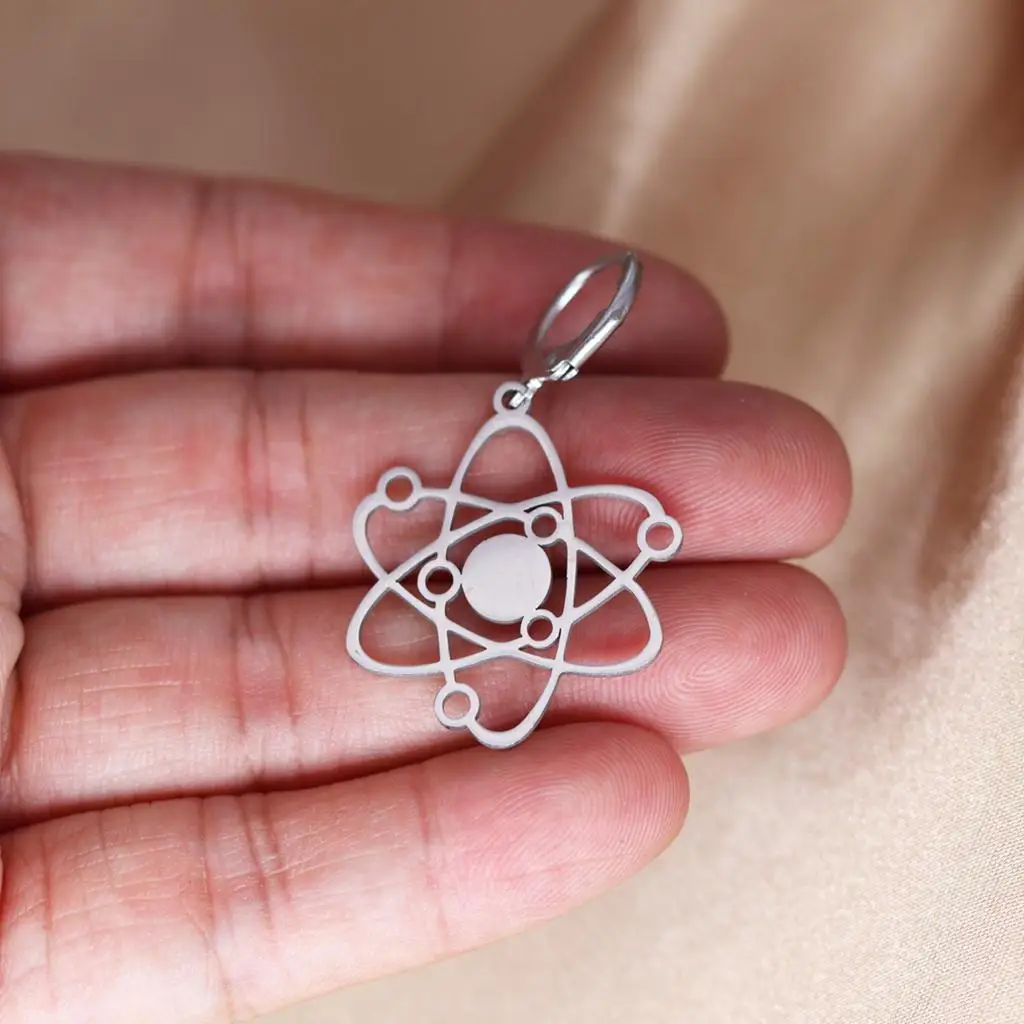 Женские серьги-кольца с Atom и углеродом