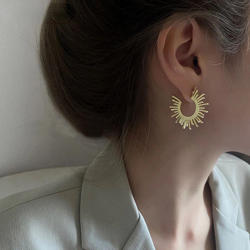 

2022 European and American New Trendy Sun Flower Earrings Contracted Temperament Earrings for Women Punk Jewelry Wedding Gifts
