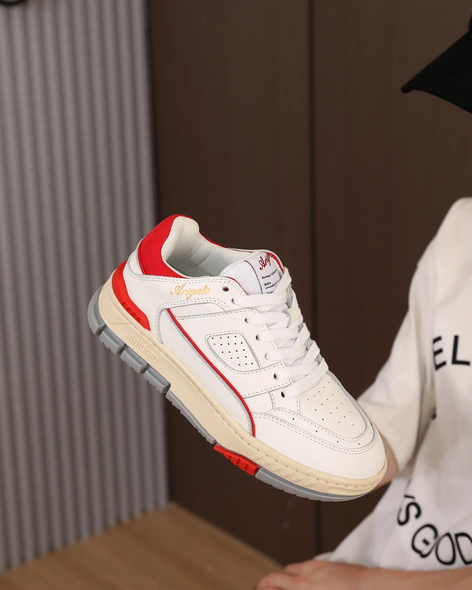 

ew men's and women's casual small white shoes, versatile sports couple style, popular in 2023