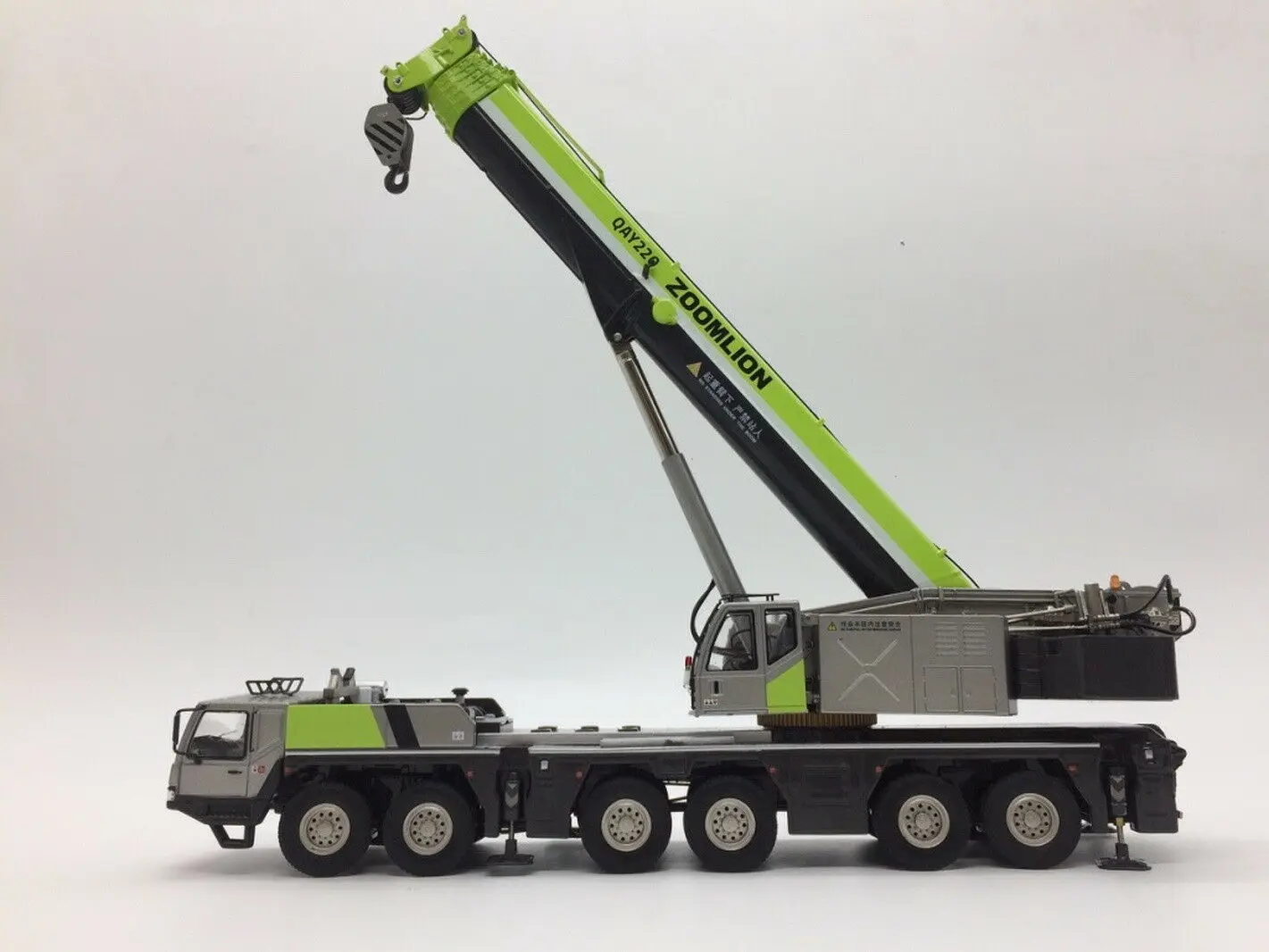 

Zoomlion QAY220T QAY220, вездеходный кран, масштаб 1:50, литый под давлением, новая модель в коробке