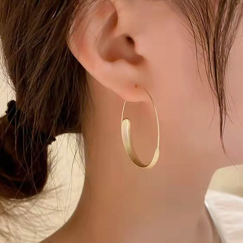 

Euramerican Ins Exaggerated Earring Design Large Circle Geometric Round Tube U-shaped Earring Small Fashion Banquet Ear Jewelry