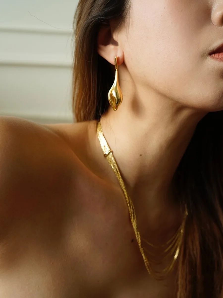 

Long shell French classic design high-end stud earrings women's new metal stylish chic piercing