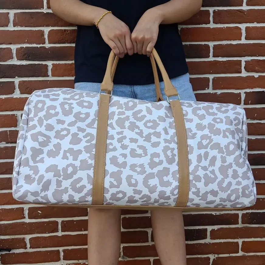Weekender Leopard Duffle Bags with Handles Casual Travel Beach Tote Large Capacity PU Luggage Tote Weekender Overnight Women Bag