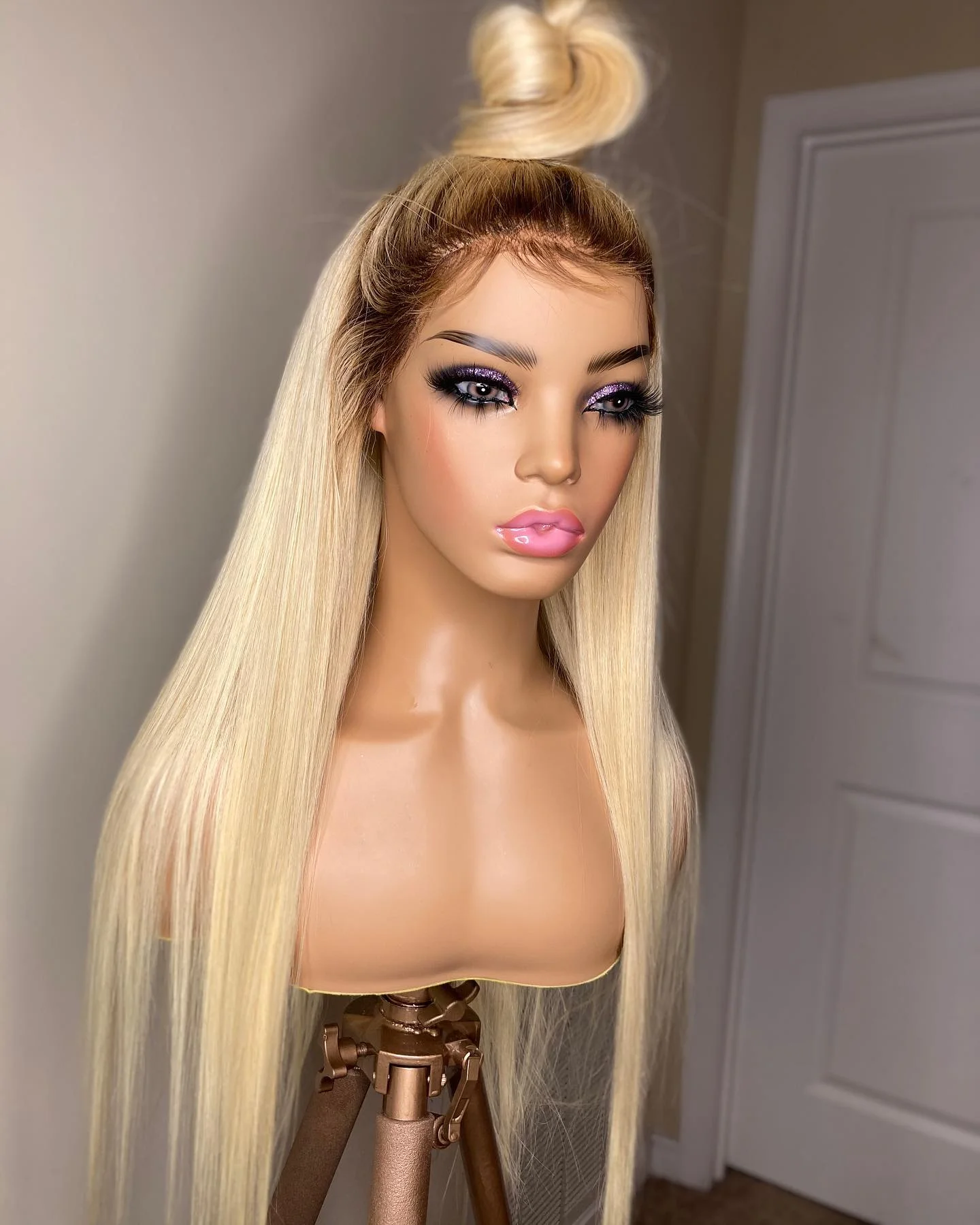 

Middle Part Ombre Blonde 613 Glueless Soft Preplucked 26“ Long Straight Lace Front Wigs For African Black Women Babyhair Daliy