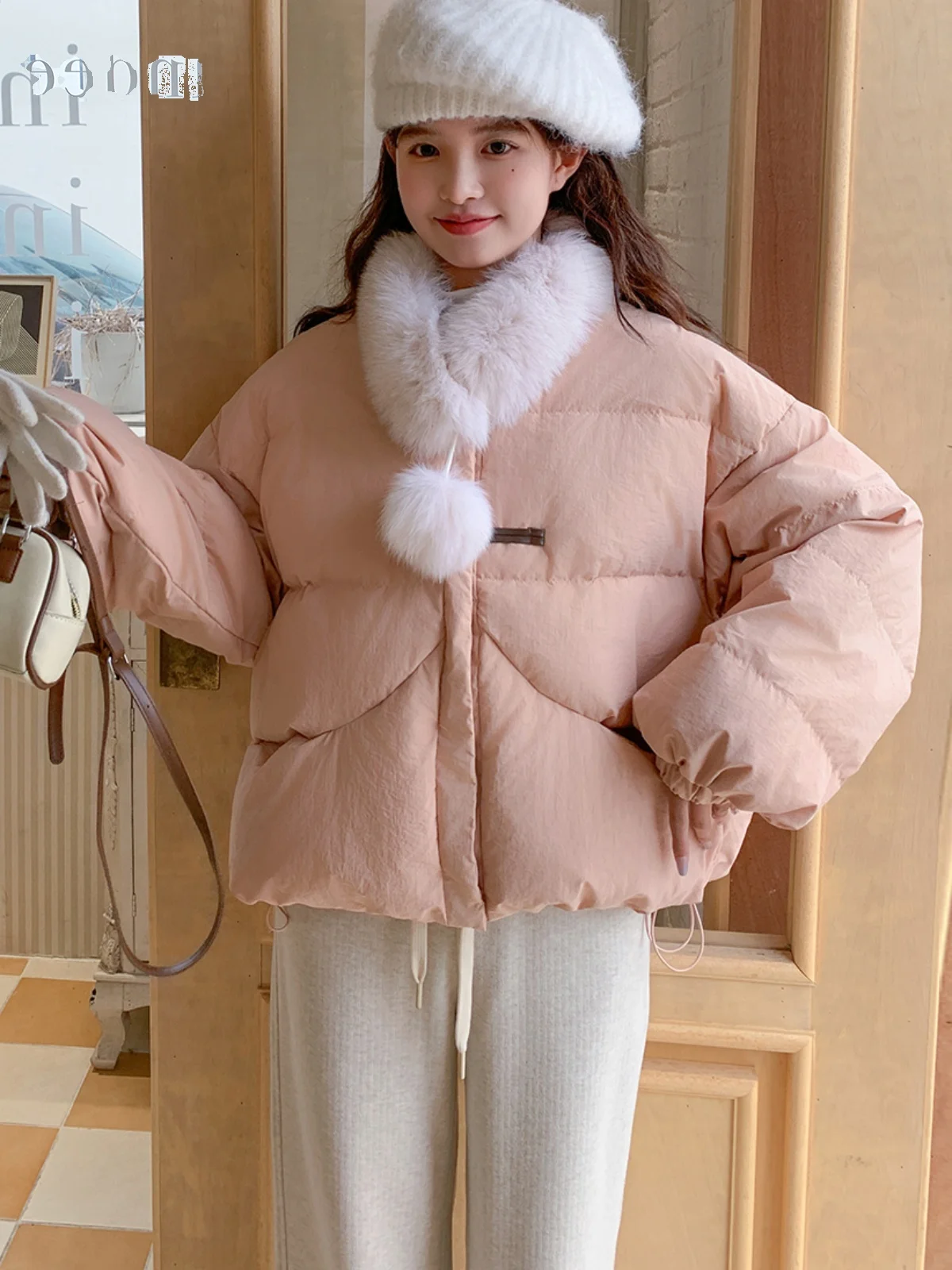 Розовый шарф с меховым воротником короткий пуховик женский зимний новый