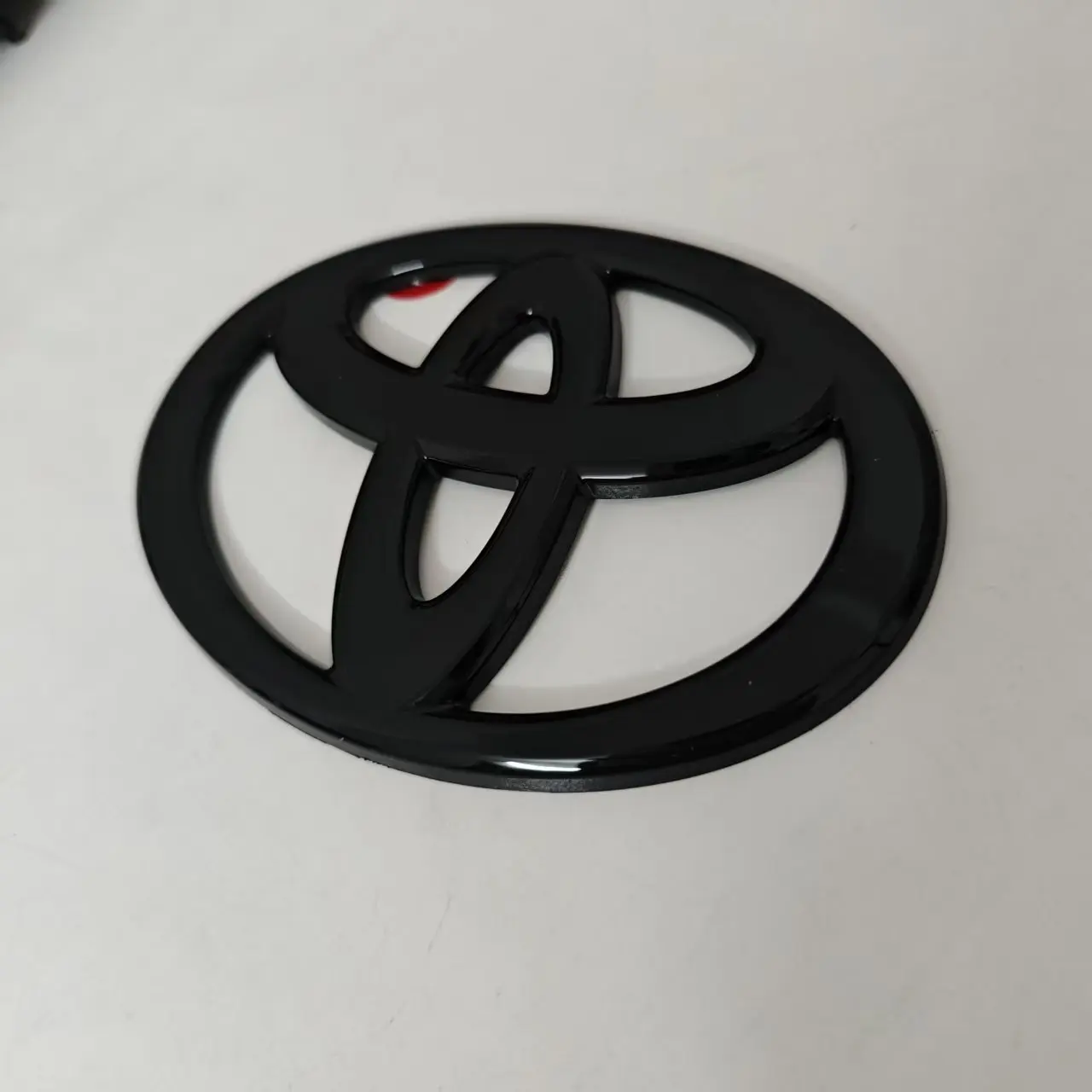 

Накладки на логотипы автомобилей Toyota для передней и задней части кузова - совместимы с Camry, Corolla, 4Runner, RAV4, Tacoma, Highlander - индивидуальная подгонка под модель автомобиля