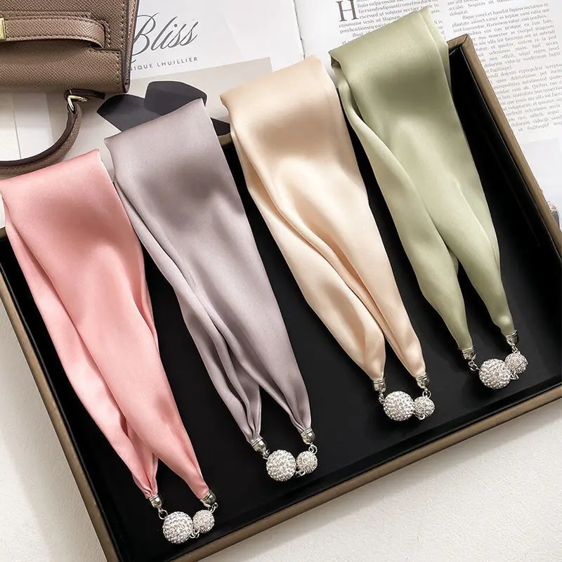 

Elegant Ladies With Gold Silk And Wood Ear Lace Fashion Printing Uniform Size Scarf Multi Functional Silk Scarf Can State Hair