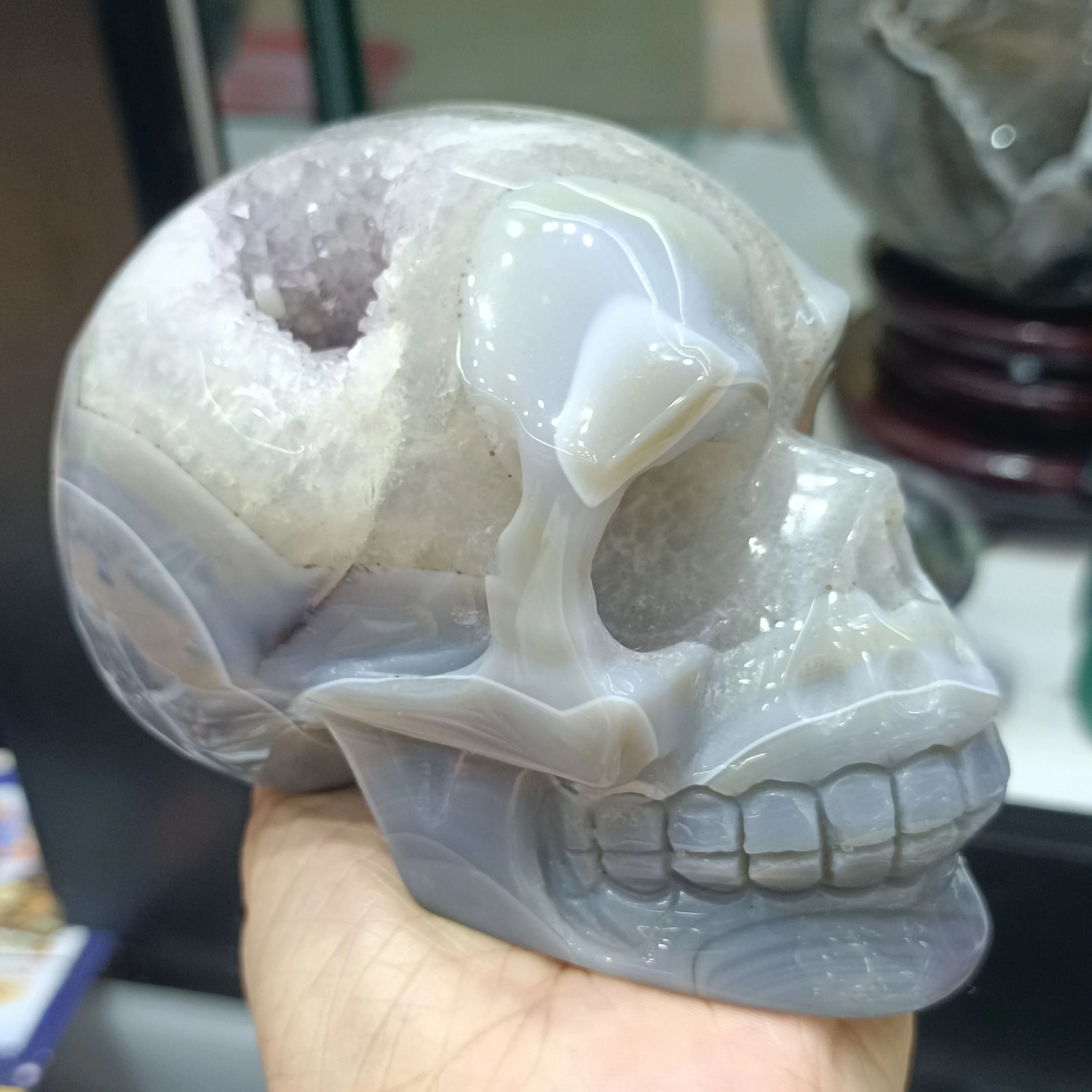 

Natural Agate Geode ​Hand-Carved Skull Crystal Energy Healing Home Office Decoration Craft Gifts Feng Shui Ornament
