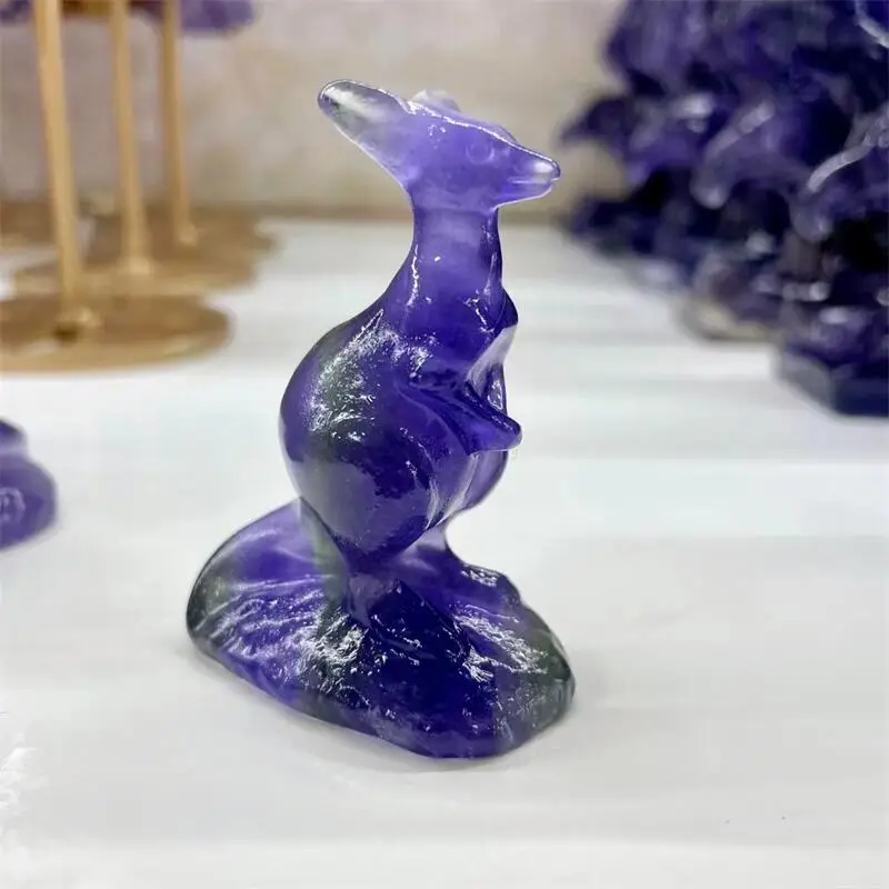 

6 см натуральный фиолетовый флюорит кенгуру резное украшение для комнаты лечебный кристалл фигурка животного рейки драгоценный камень украшение для дома 1 шт.