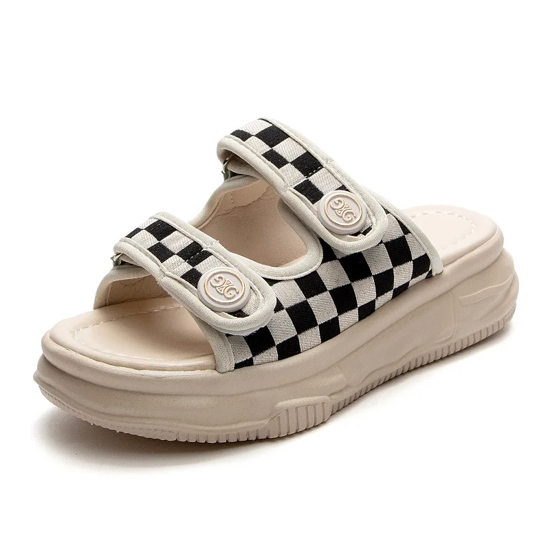 

2023 New Women Slippers 5CM Height Sole Black White Plaid Hook Loop Design Button Decorative Casual Fashion Sandals