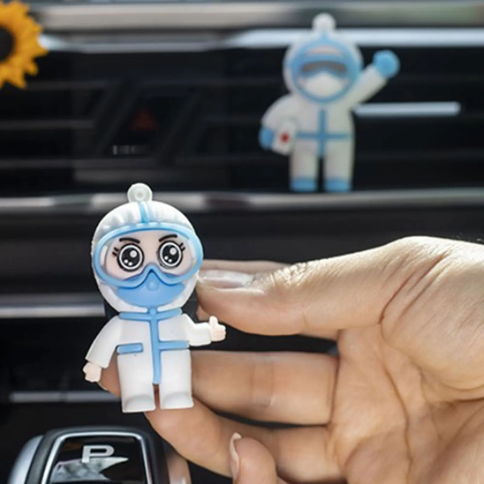 

Ароматерапия для автомобиля, мультяшное украшение, креативный мультяшный антиэпидемический освежитель воздуха в форме героя, освежитель в...