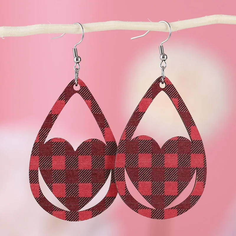 

Женские серьги-подвески в клетку, в полоску, в форме сердца