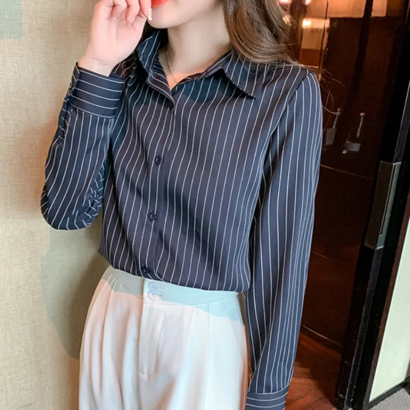 Рисунок 6 - Модная женская рубашка с воротником-поло