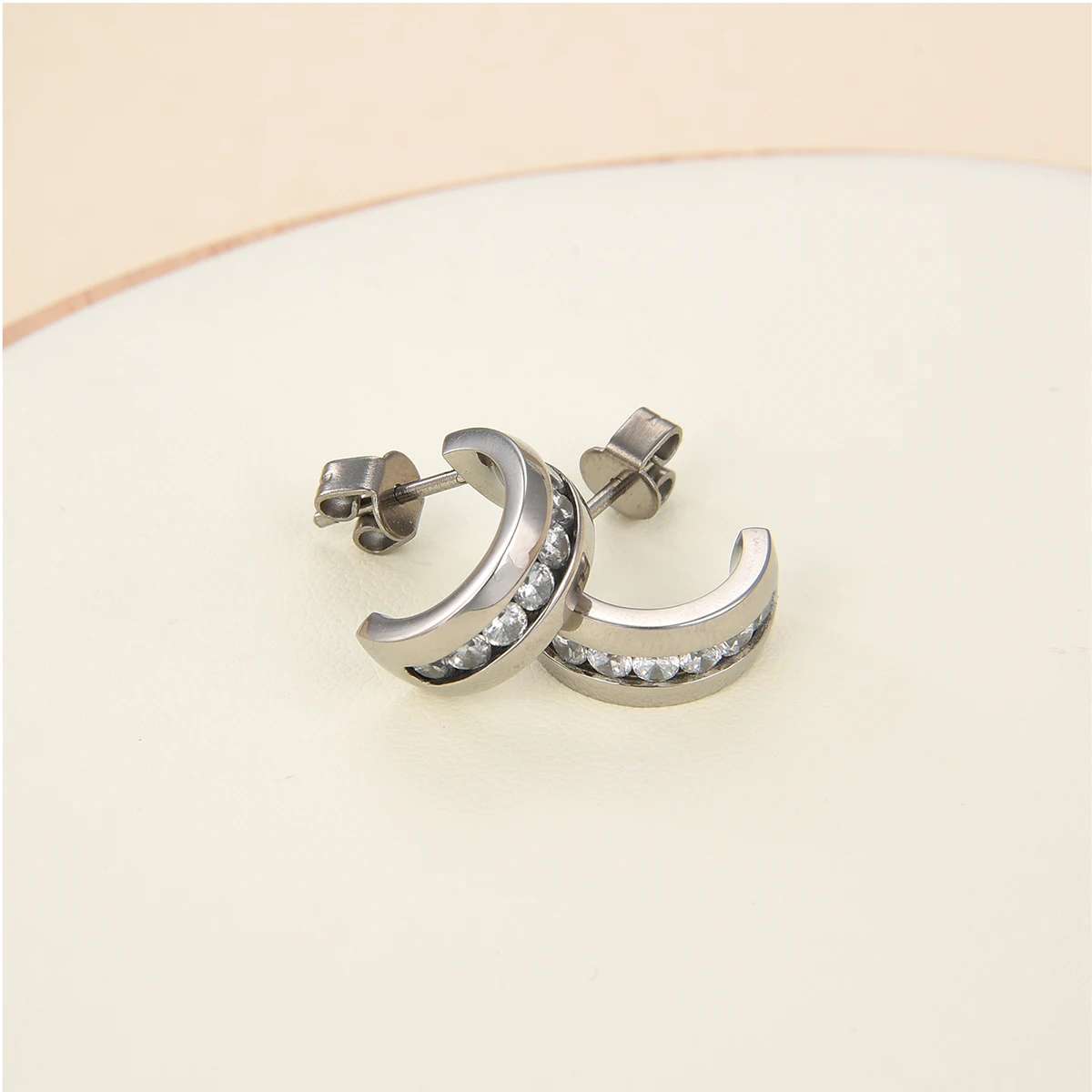 Гипоаллергенные серьги G23 из титана для чувствительных ушей полуобруч Huggie