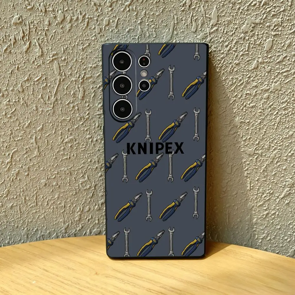 Фото Чехол для телефона Knipex с крутым дизайном и узором для Samsung Galaxy S26 S25 S24 S23 S22 S21 Plus Ultra Fold, мягкий, черный. №5