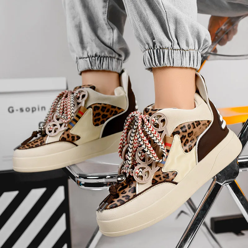 High Street Style Skateboarding Shoes Men Brand Design Mens Sneakers Retro Skate Shoes Male All-match Style Casual Sports Shoes