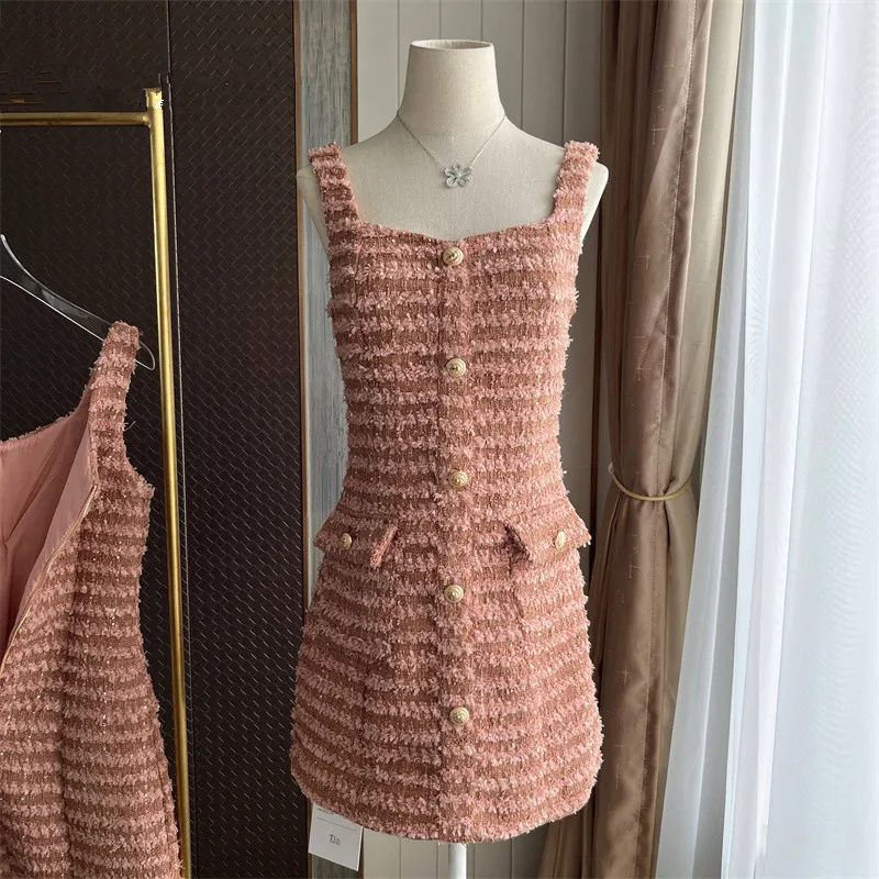 

Sexy Small Fragrant Tweed Dress Woman Spaghetti Strap Zipper Woven Tassel Gold Buttons Mini Dresses Vintage Robe Clothes Q226