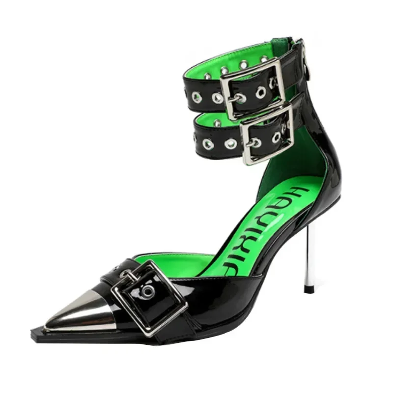 Женские босоножки в стиле панк черные сандалии с острым носком металлической