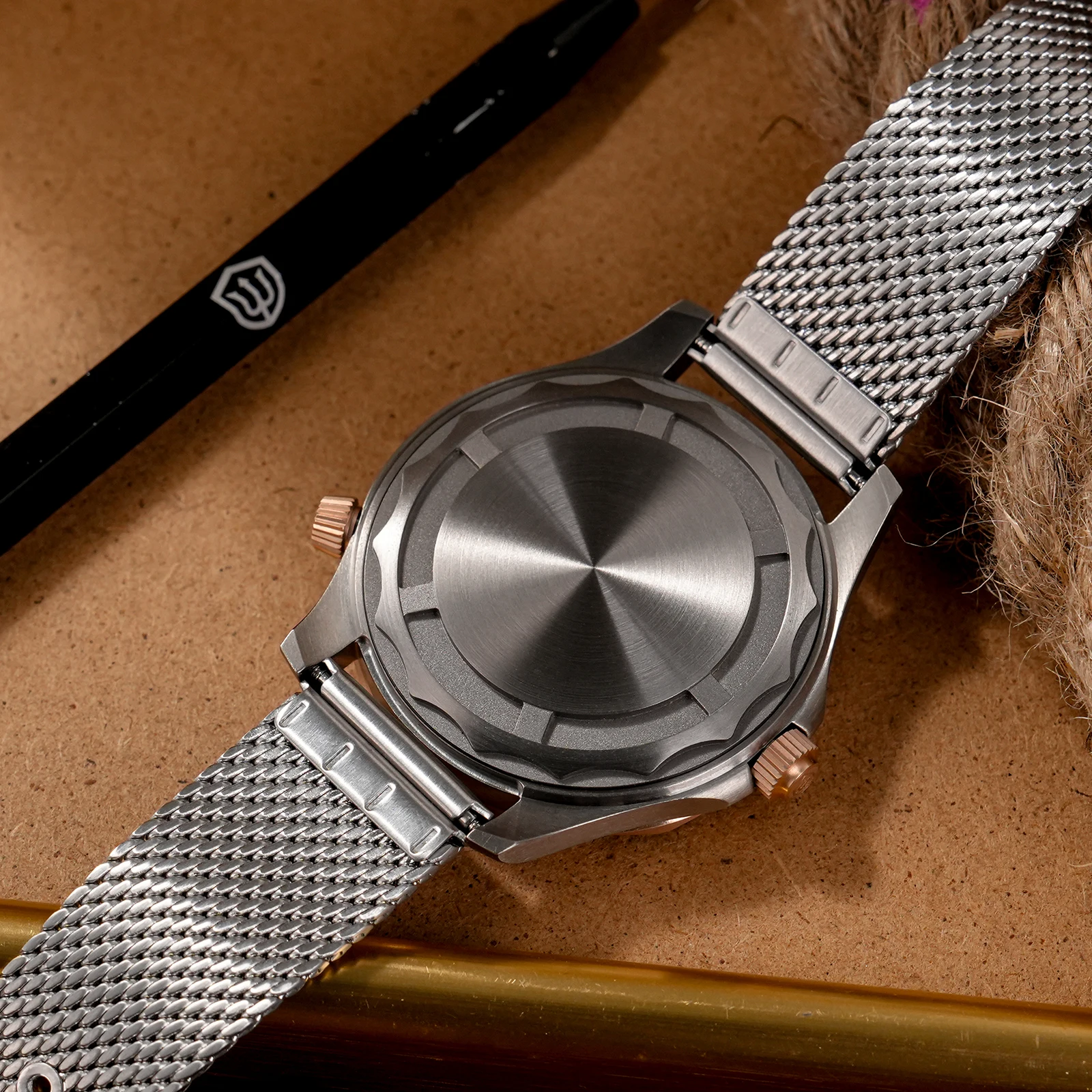 Фото Часы Watchdives WD007Q NTTD из титана класса 2, с кварцевым механизмом VH31, секундной стрелкой, сапфировым стеклом, водонепроницаемостью 200 м и светящимися элементами. №5