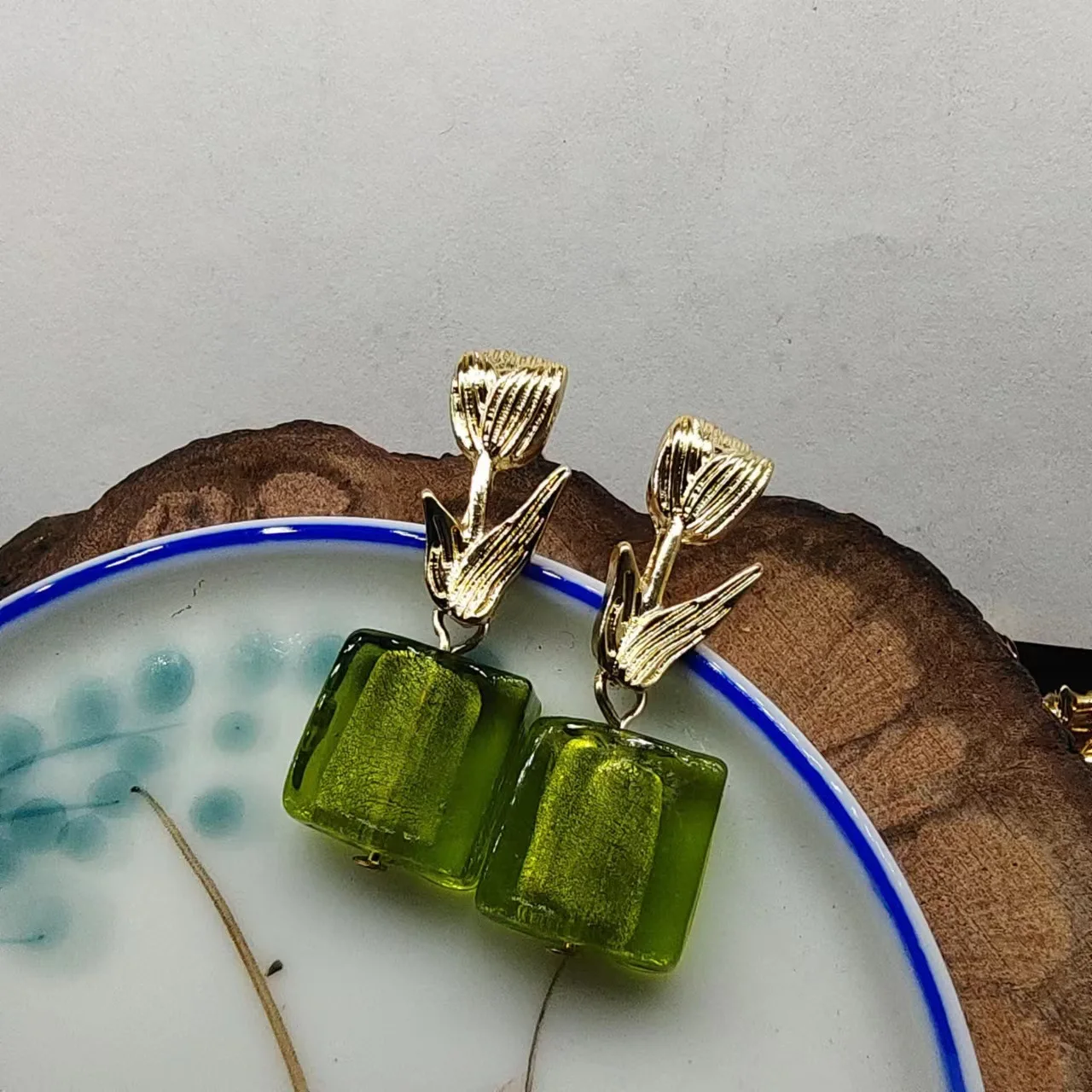 

Vintage Niche Tulip Flower Pot Dangle Earrings for Women Temperament Green Enamel Drop Glaze Square Pendant Earrings Jewelry