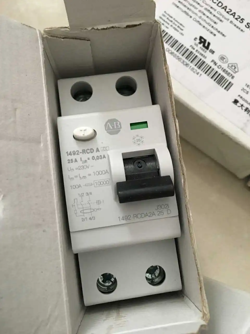 

Модель автоматического выключателя с остаточным током: 1492-RCDA2A25