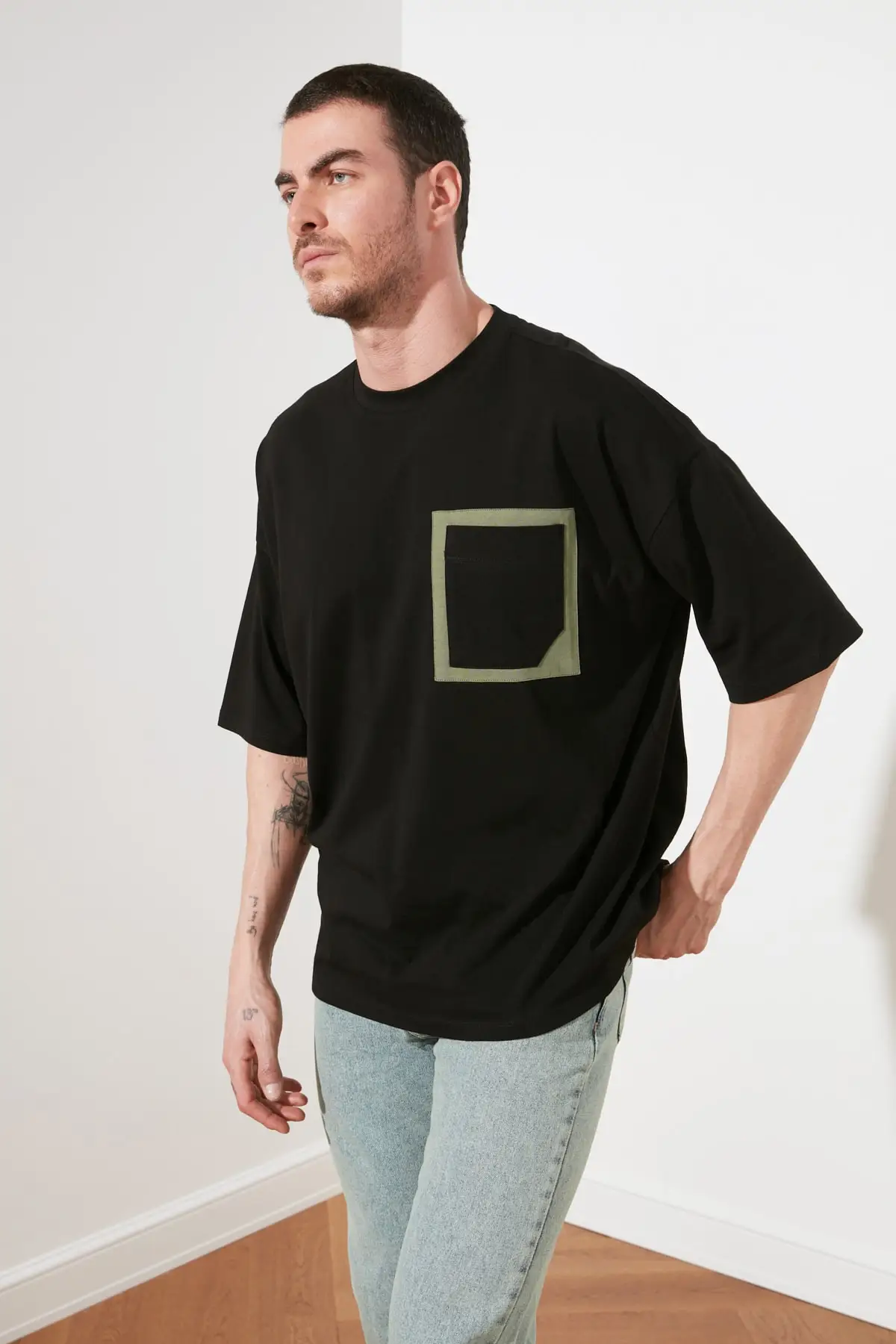 

Men's Oversize Fit 100 Cotton Cycling Neck Short Sleeve Pocket T-Shirt TMNSS21TS0899