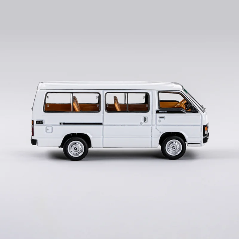 Фото MASSDI 1/64 HIACE H50 Модель автомобиля из сплава, готовая статическая модель для взрослых, декоративное украшение для рабочего стола, креативный сувенир, игрушка №3