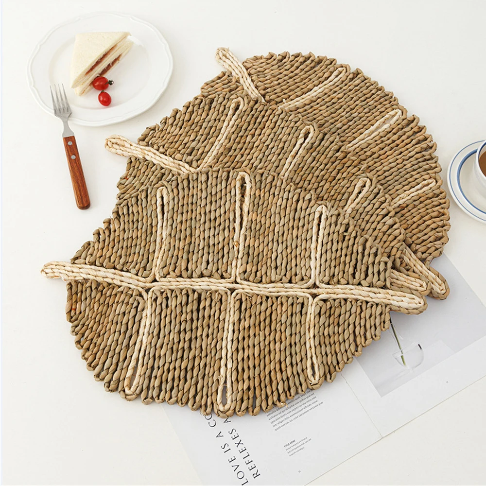 

Leaf-shaped Dinner Mat Insulation Pad Cattail Leaf Mat Coaster Pad Durable Heat-insulated Pot Holder Tableware Mat Tableware Mat