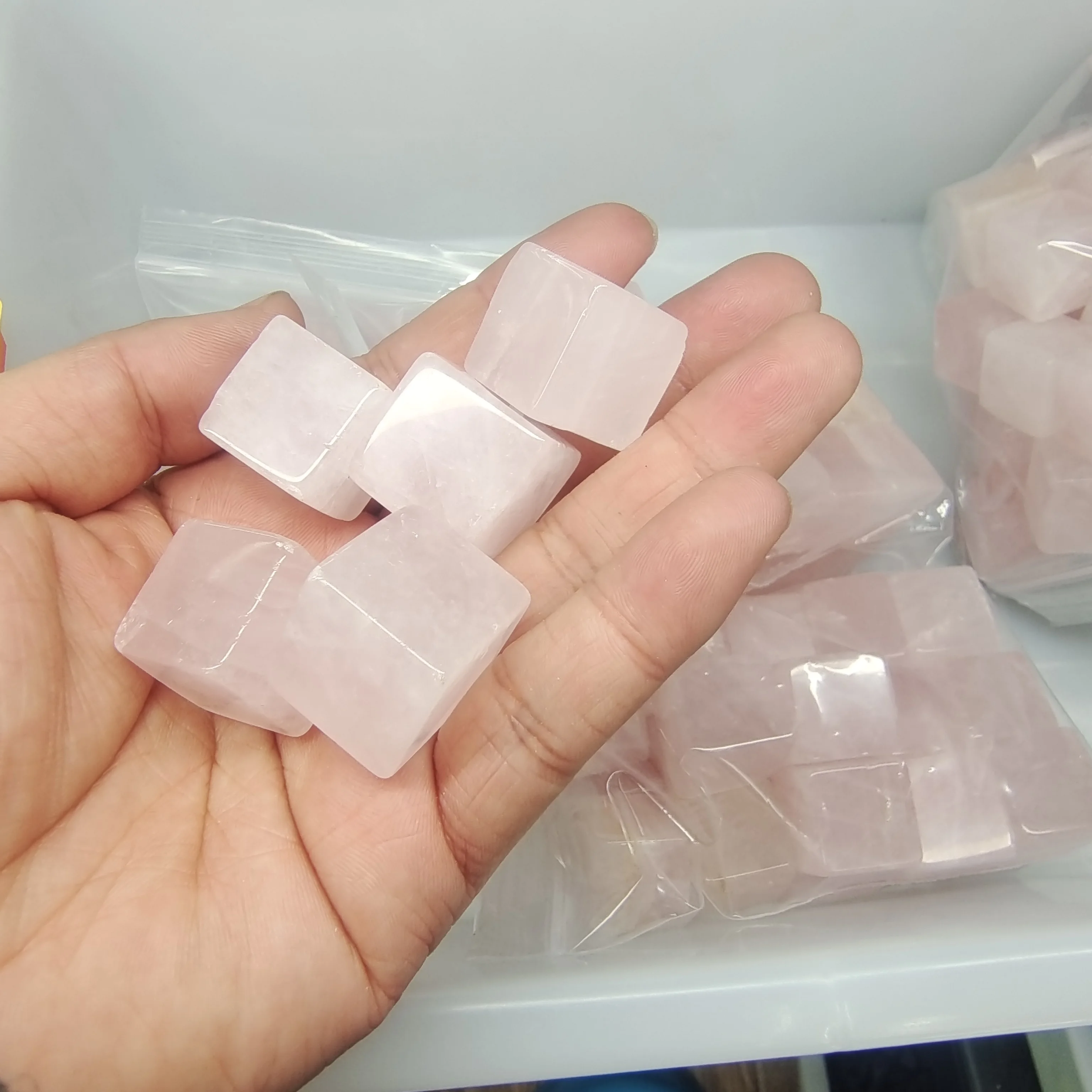 

1000g 14-18mm Natural Rose Quartz Crystal Gravel Rock Pink Powder Cube Gemstone Mineral Specimen Home Decoration Energy Stone