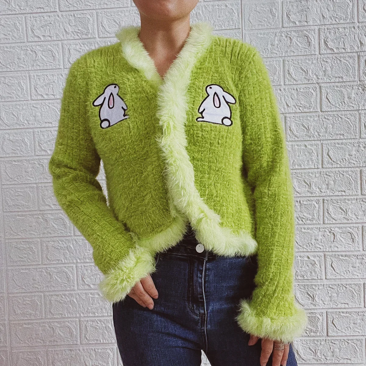 Женский вязаный свитер с вышивкой утепленный кардиган из ангорской пряжи