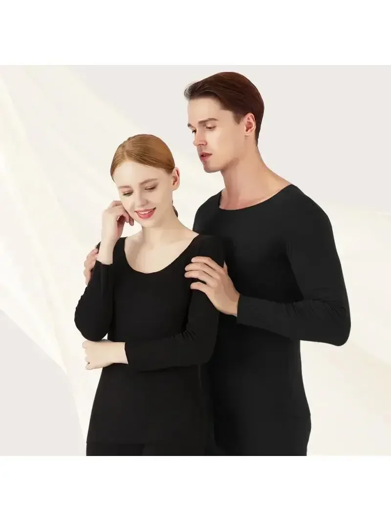 Немаркированная облегающая базовая рубашка для осенней и зимней одежды.