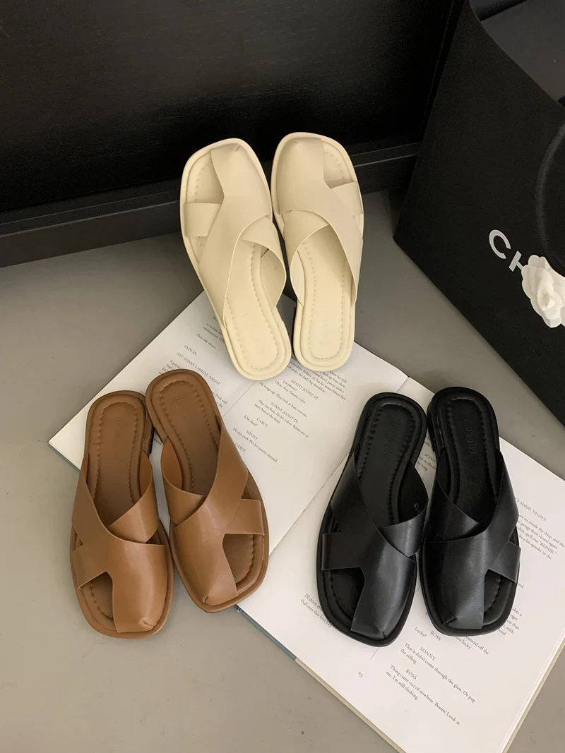 

Summer New Women's Flat Black Sandals Fashion Outside Wear Designer Trend Clip Toe Bottomed Baotou Muller Braided Open Toe