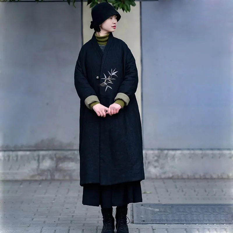 Осенне-зимняя льняная куртка с хлопковой подкладкой и вышивкой женское