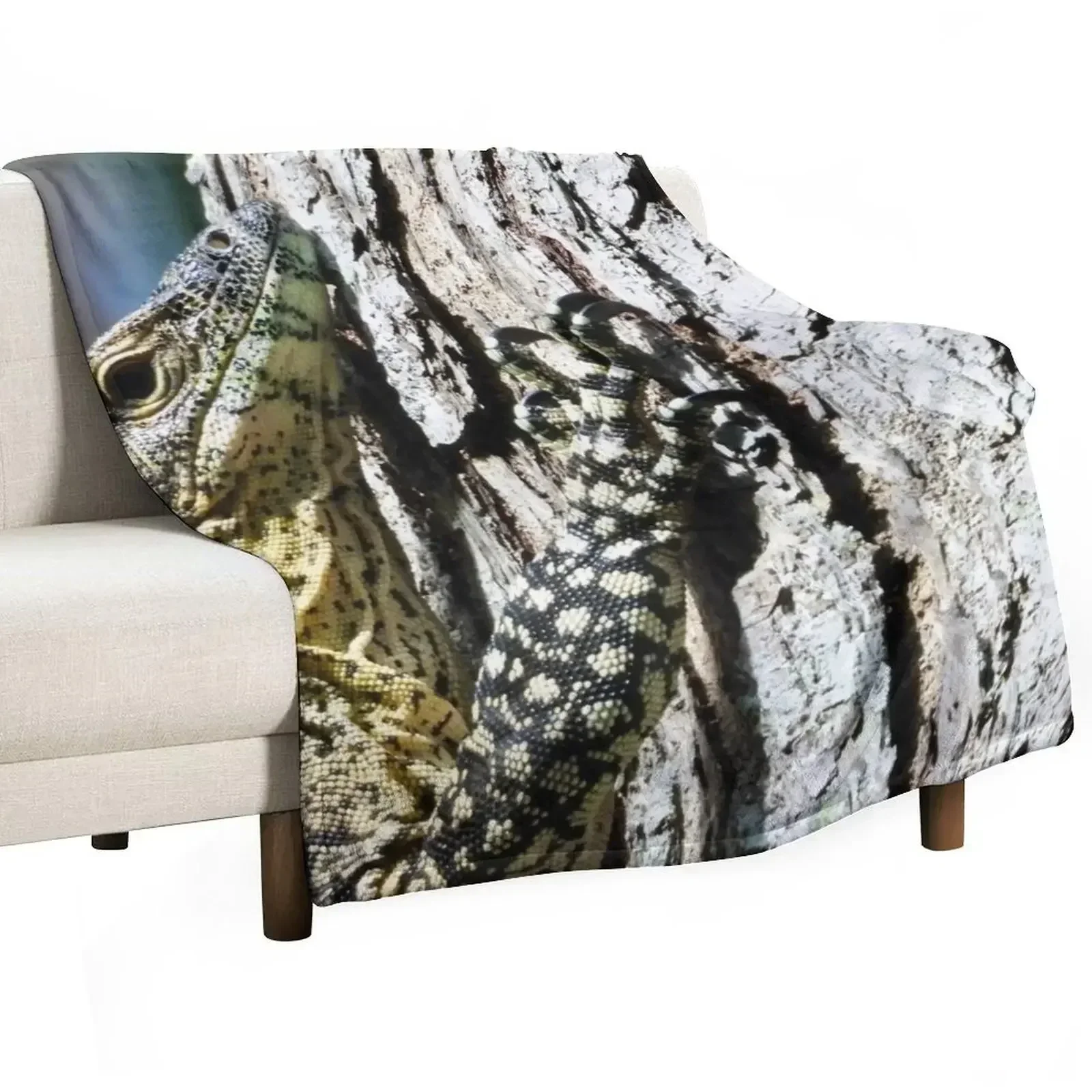 Мягкий плед &quotЯщерица обнимает дерево&quot